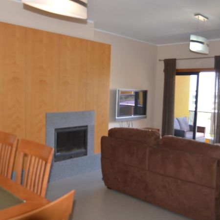 Apartamento Frente Ao Mar Com Piscina De Agua Salgada Quarteira Kültér fotó