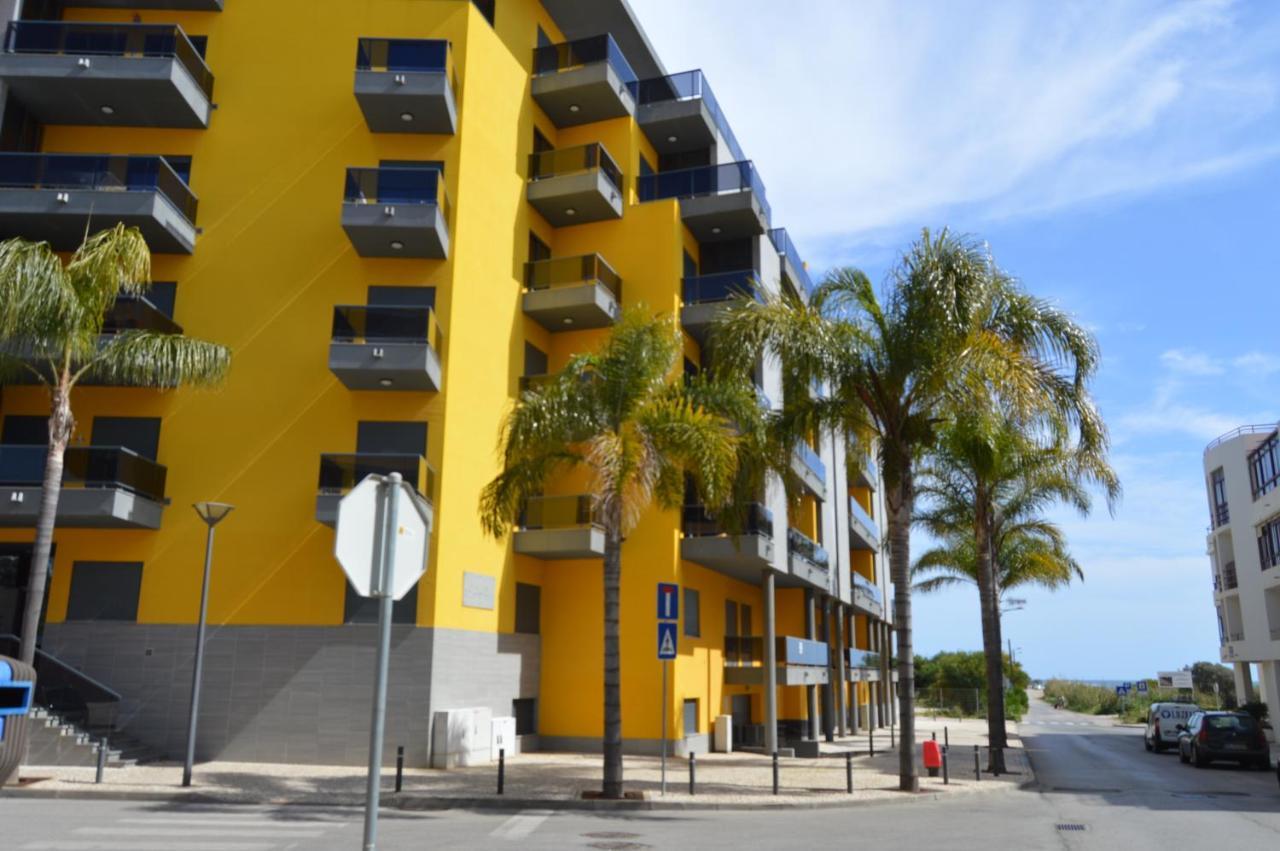 Apartamento Frente Ao Mar Com Piscina De Agua Salgada Quarteira Kültér fotó