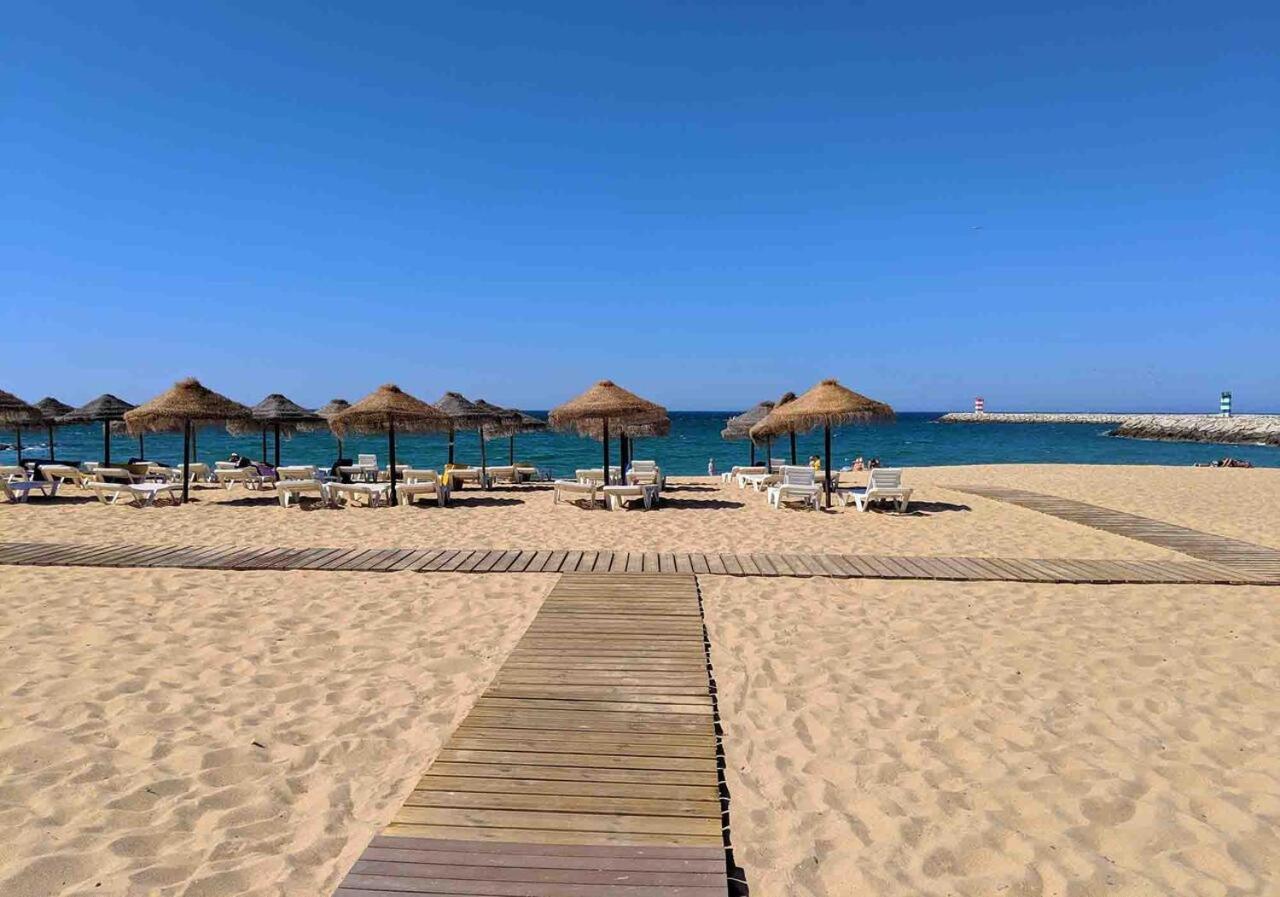 Apartamento Frente Ao Mar Com Piscina De Agua Salgada Quarteira Kültér fotó