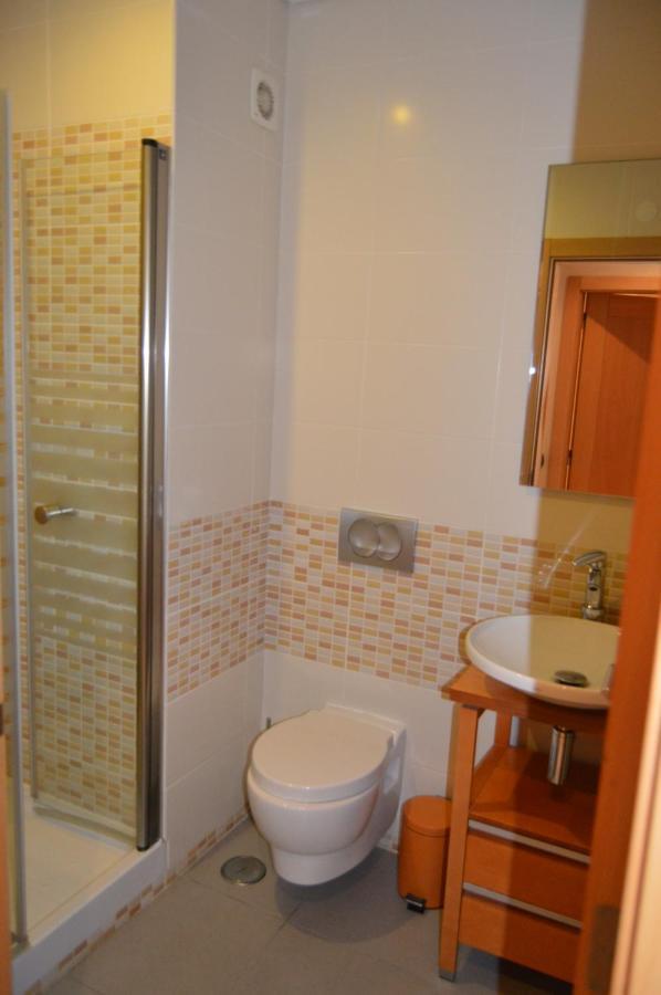Apartamento Frente Ao Mar Com Piscina De Agua Salgada Quarteira Kültér fotó