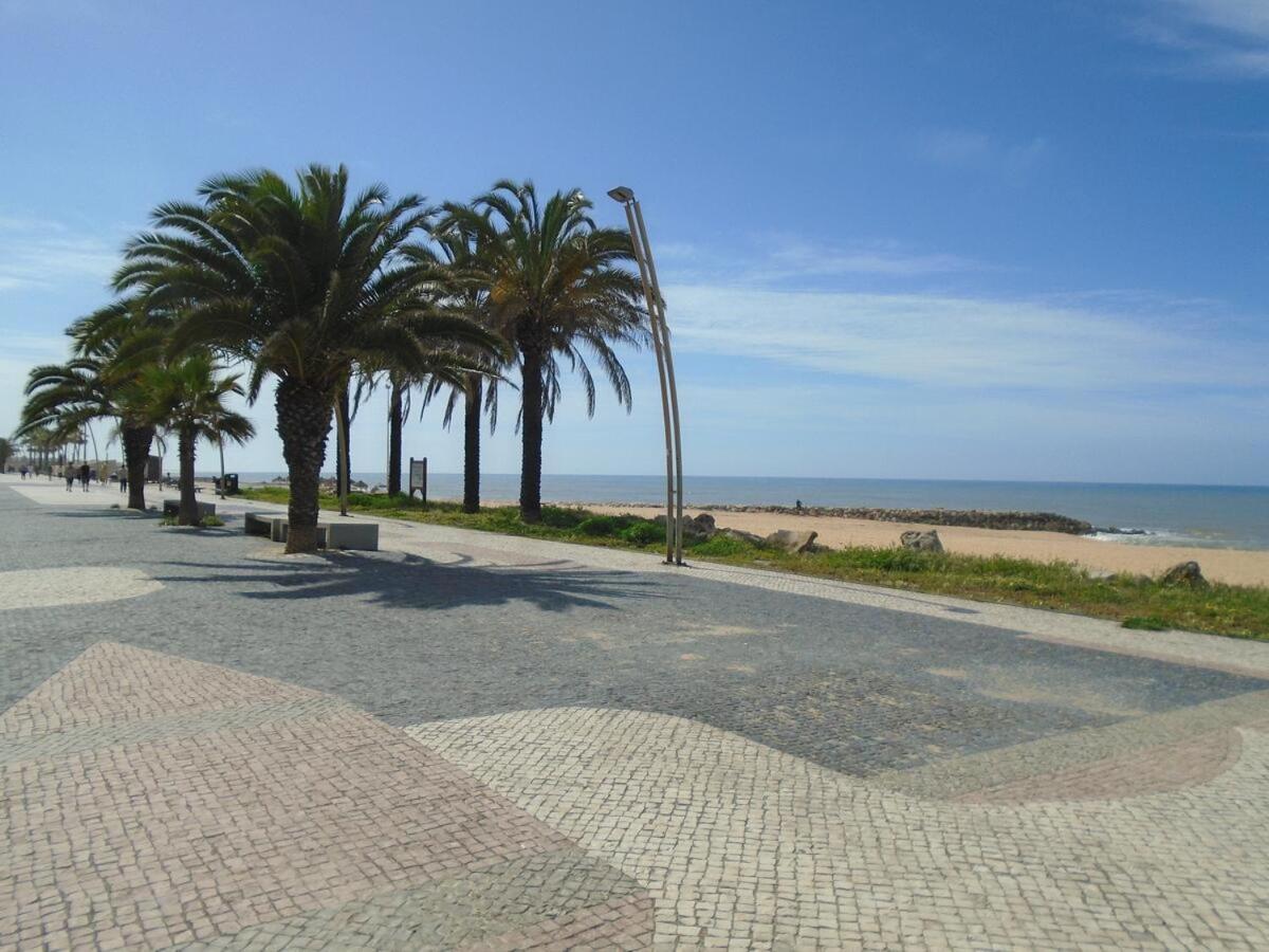 Apartamento Frente Ao Mar Com Piscina De Agua Salgada Quarteira Kültér fotó