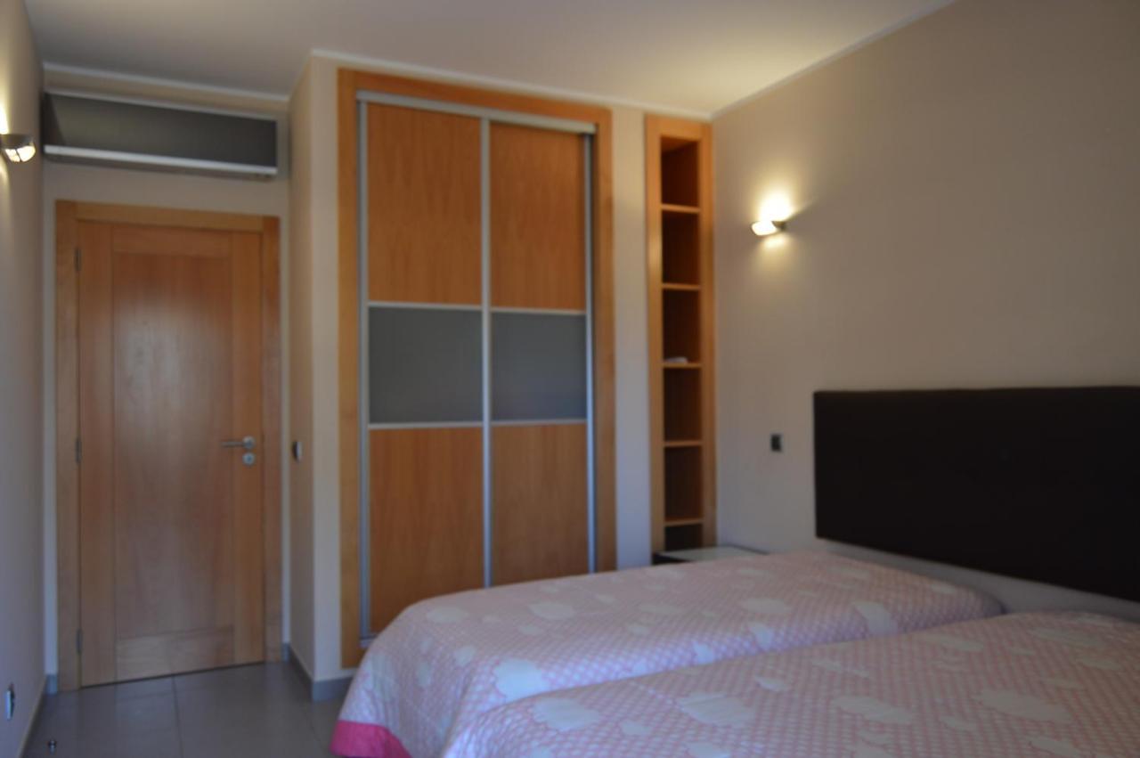 Apartamento Frente Ao Mar Com Piscina De Agua Salgada Quarteira Kültér fotó